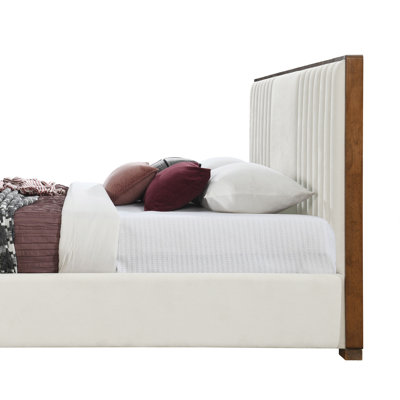 Ensemble de chambre à coucher 3 pièces rembourrée, très grand lit plateforme tapissier avec 2 tables de chevet, cadre de lit en chenille avec support à lattes de bois, ensemble de table de chevet cannelée à 2 tiroirs, finition blanche et noyer