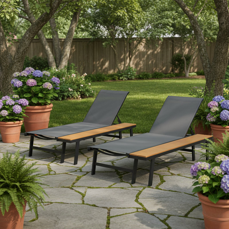 Ensemble de 2 chaises longues de patio avec cadre en aluminium inclinable et table d'appoint en bois