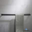 Porte-serviettes mural en laiton massif de 25 po Stelios - Porte-serviettes de salle de bain moderne avec montage dissimulé et installation facile-35352975