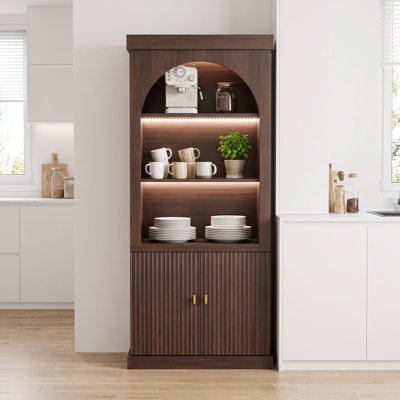 Armoire de rangement en bois avec design arqué, vitrine avec éclairage DEL, grande capacité et surface imperméable