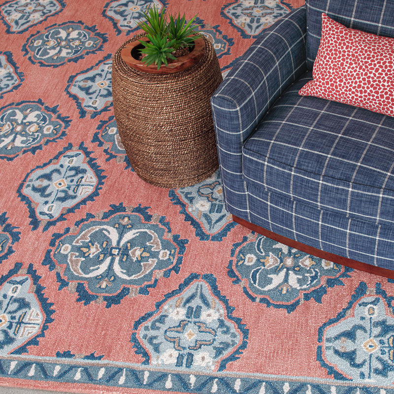 Vintage Glory Hand Hooked Wool Rug in Blue/Faded Red/Cream, Rectangle 5' x 8'