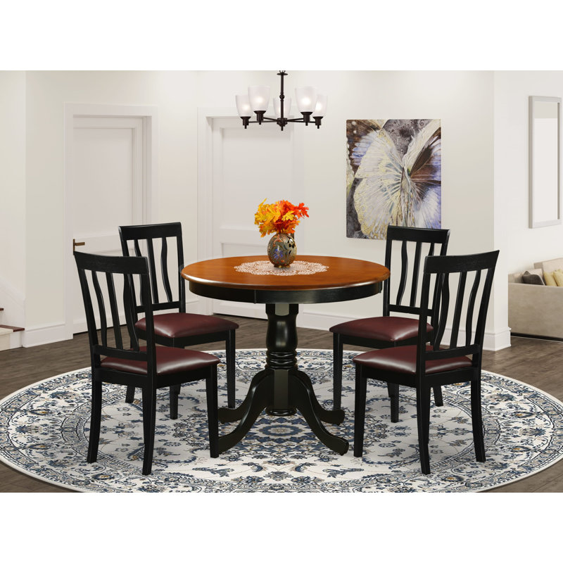 L'ensemble de table de salle à manger 5 pièces pour 4 personnes comprend une table de cuisine ronde avec piédestal et 4 chaises de salle à manger rembourrées en similicuir, 36 po x 36 po, noir et cerise