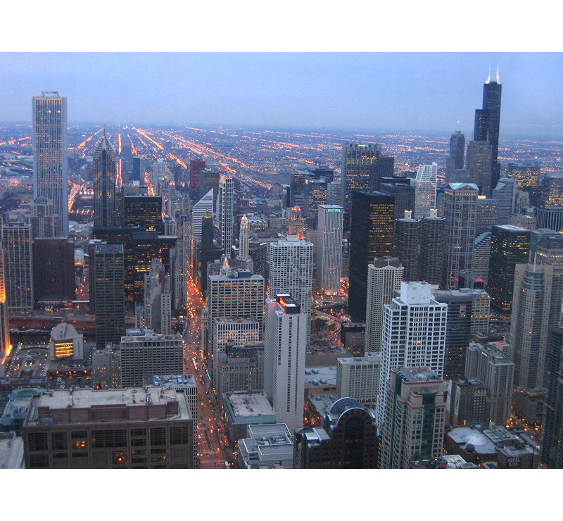 Vue de Chicago la nuit, H 13 po x l 18 po