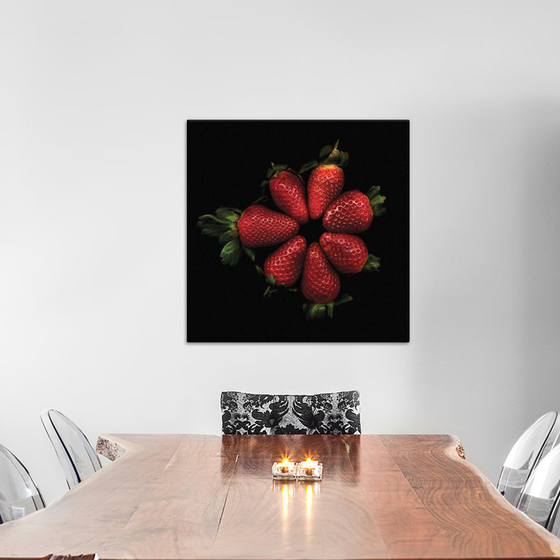 Shiny Strawberries par Magda Indigo - Estampe numérique sur toile tendue avec châssis, H 12 po x l 12 po x P 0,75 po