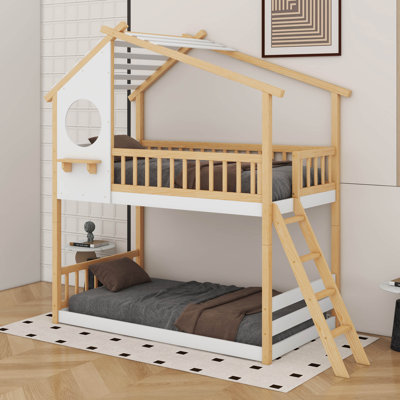 Lit superposé simple au-dessus d'un lit simple en bois avec toit, fenêtre et échelle