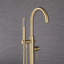 Robinet de baignoire autoportant 48,43 po à poignée simple moderne en acier inoxydable avec douche à main-134381402