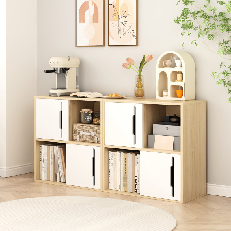 Armoire de rangement moderne en bois avec portes coulissantes, organisateur à 2 niveaux de tablettes ouvertes et fermées, finition en bois naturel pour une utilisation polyvalente à la maison
