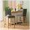 Tabourets de bar modernes et minimalistes avec sièges rembourrés confortables et pieds en bois robustes pour une décoration intérieure élégante