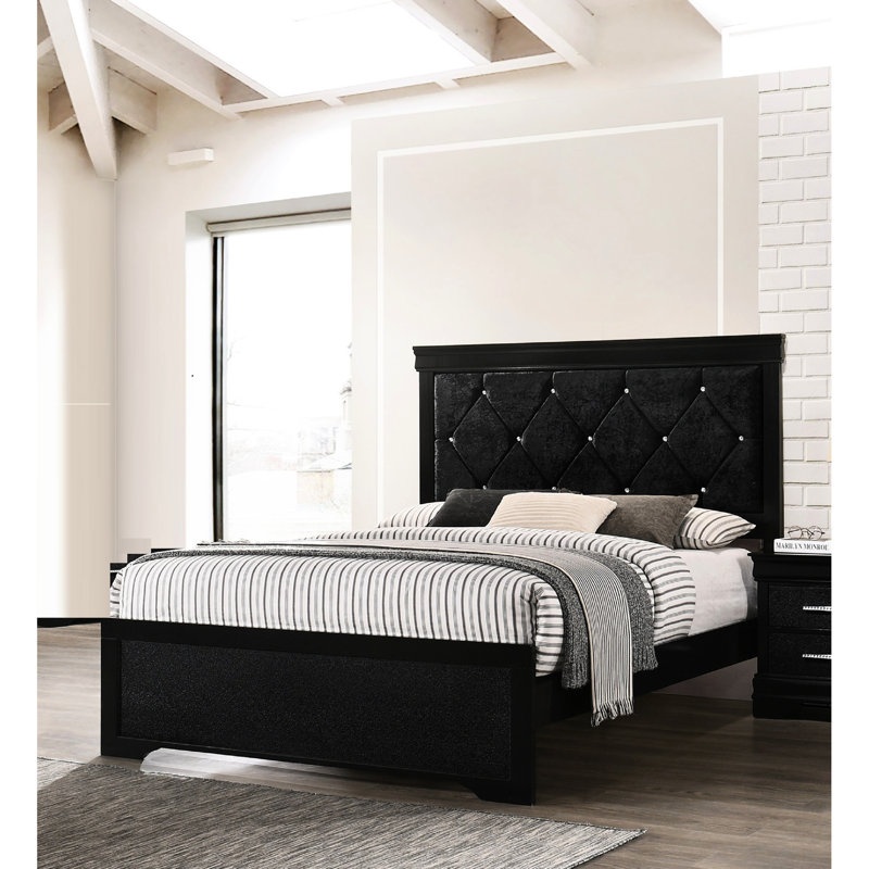 Lit double à panneau noir avec tête de lit tapissier et capitonnage à boutons intrigants pour une chambre à coucher captivante