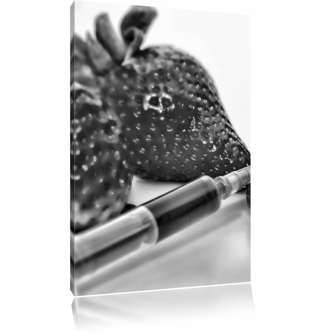 Leinwandbild Erdbeeren mit Lebensmittelfarbe in Monochrom