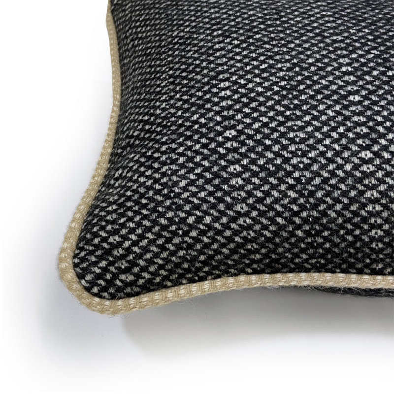 Coussin décoratif à deux tons Fibre par Auskin, H 20 po x l 20 po, Noir / brun clair, Carré