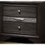 Table de chevet en bois massif gris avec ligne décorative argentée et tiroir dissimulé-740464360