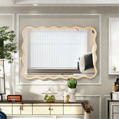Charmant miroir ondulé en bois massif pour une décoration polyvalente