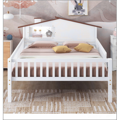 Lit plateforme simple en bois avec tête de lit en forme de maison, éclairage à DEL et rangement intégré, finition naturelle