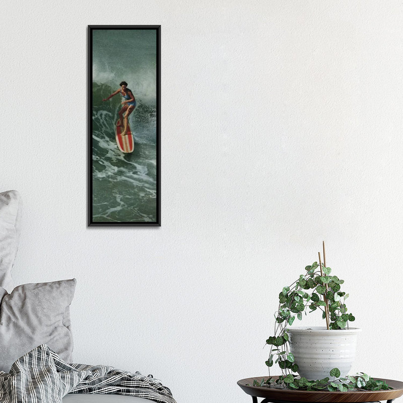« fille surfing », impression sur toile, H 36 po x l 12 po x P 1,5 po, Cadre noir