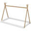 Un lit de plancher conçu comme une tente, avec une structure triangulaire.-520859693-520859689