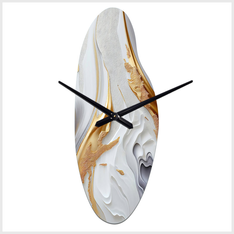 Horloge murale abstraite en marbre blanc et doré I - horloge murale en métal incurvée, Moyenne
