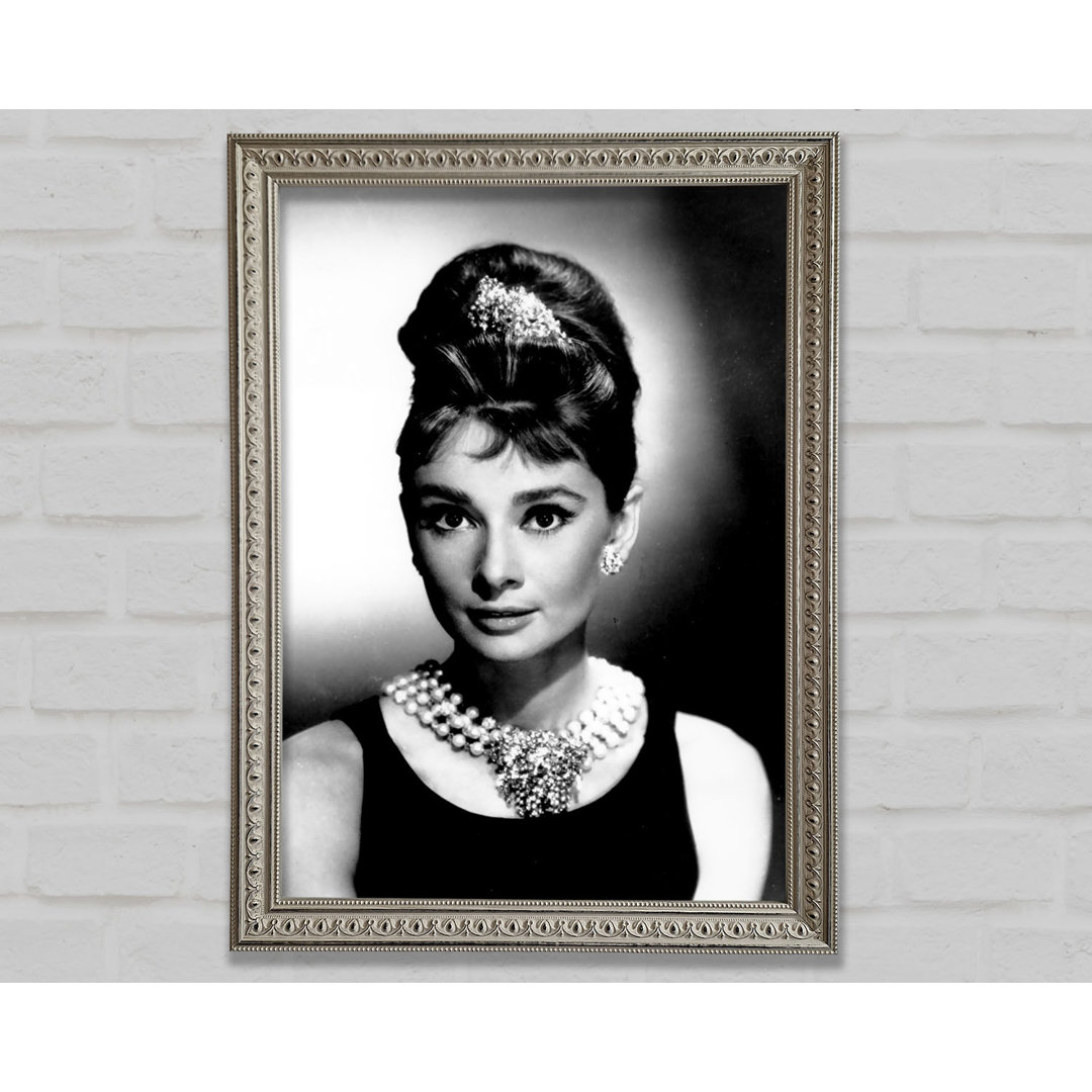 Audrey Hepburn Diamonds And Pearls - Einzelner Bilderrahmen Kunstdrucke