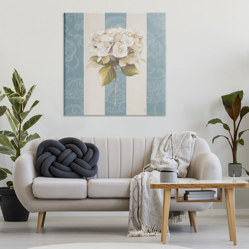 «Hydrangea Sprig on Stripes», art mural sur toile par Patricia Pinto, H 36 po x l 36 po
