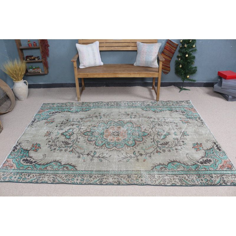 Tapis vert Anatolian parfait pour les espaces de salon offrant un décor bohémien et un cadeau unique pour elle