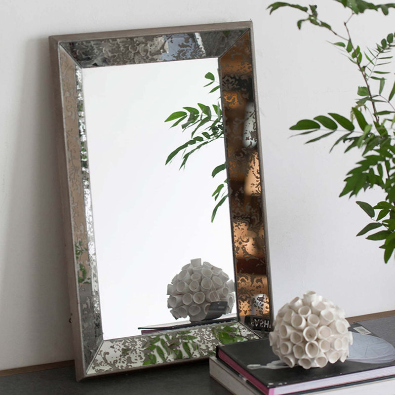 Miroir argent antique avec accents floraux, 15.6" H x 23.8" W