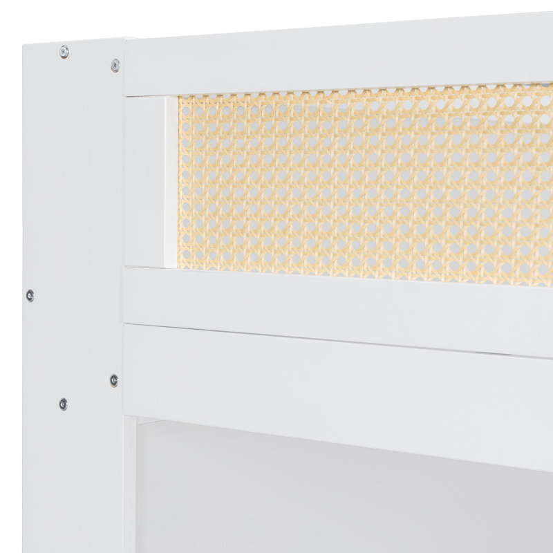 Lits superposés simples au-dessus d'un lit double en bois, rangement moderne