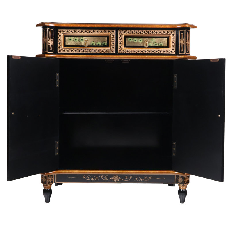 Armoire de style Empire en laque noire avec grue peinte à la main à la feuille d'or et pin