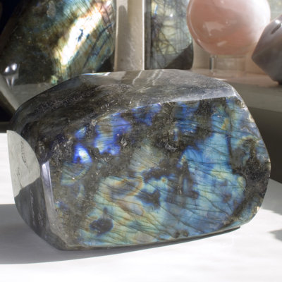 Labradorite arc-en-ciel de nombreux angles