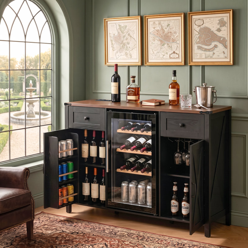 Meuble de 135 cm réfrigéré de style rustique avec prise électrique, meuble-bar à café avec rangement, mini-réfrigérateur/cave à vin avec 2 portes et 2 tiroirs, buffet avec portes coulissantes de style grange pour salon, cuisine, noir