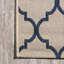 Tapis d'intérieur / extérieur beige / bleu marine Arabesque Ogee-447537835