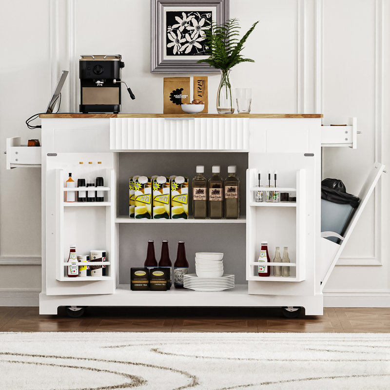 Îlot de cuisine cannelé avec rangement pour poubelle, prise de courant et roulettes pour plus de fonctionnalité et de mobilité