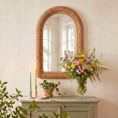 Miroir mural arqué en rotin et bois récupéré, naturel