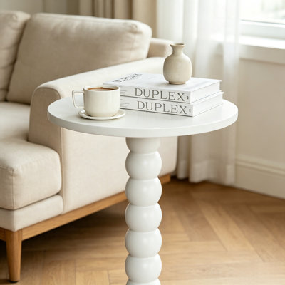 Table d'appoint ronde à pied fuselé blanc, table de chevet ornée de perles, table décorative multifonctionnelle pour salon, chambre à coucher et petits espaces