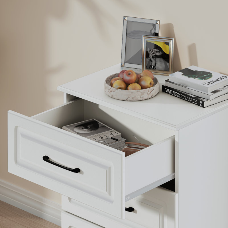 Commode 4 tiroirs, commode haute blanche pour la chambre à coucher, commode de rangement moderne avec tiroirs en bois avec poignées en acier, commode de style Mid-Century pour le salon