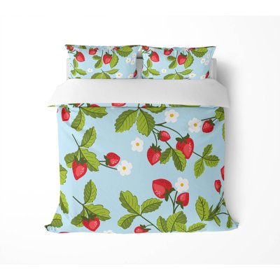 Strawberries 3- Piece Decorative Lightweight Comforter Set