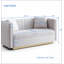 Causeuse en velours avec capitonnage vertical, garniture cloutée et base dorée - 2 coussins inclus