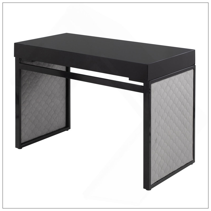 Bureau rembourré moderne avec détails élégants et rangement pratique