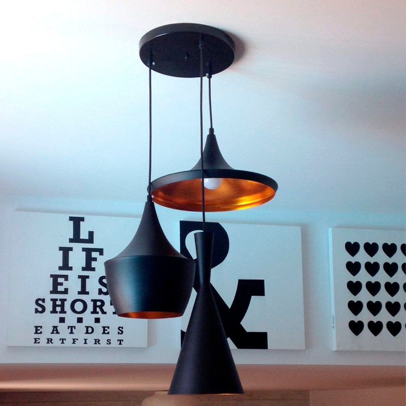 Ensemble de trois luminaires suspendus noirs