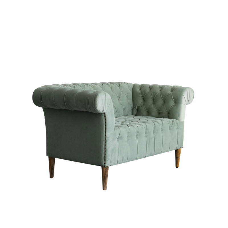 Canapé Chesterfield en velours avec pieds en bois de manguier et têtes de clou en métal