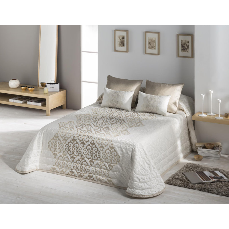 Zaniyah Polyester Damask Bedspread, Gold, 205 x 270 cm