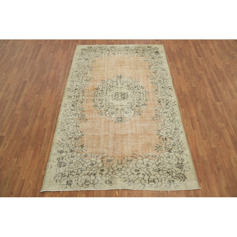 Élégance florale rétro: motif de médaillon vieilli 5 x 8
