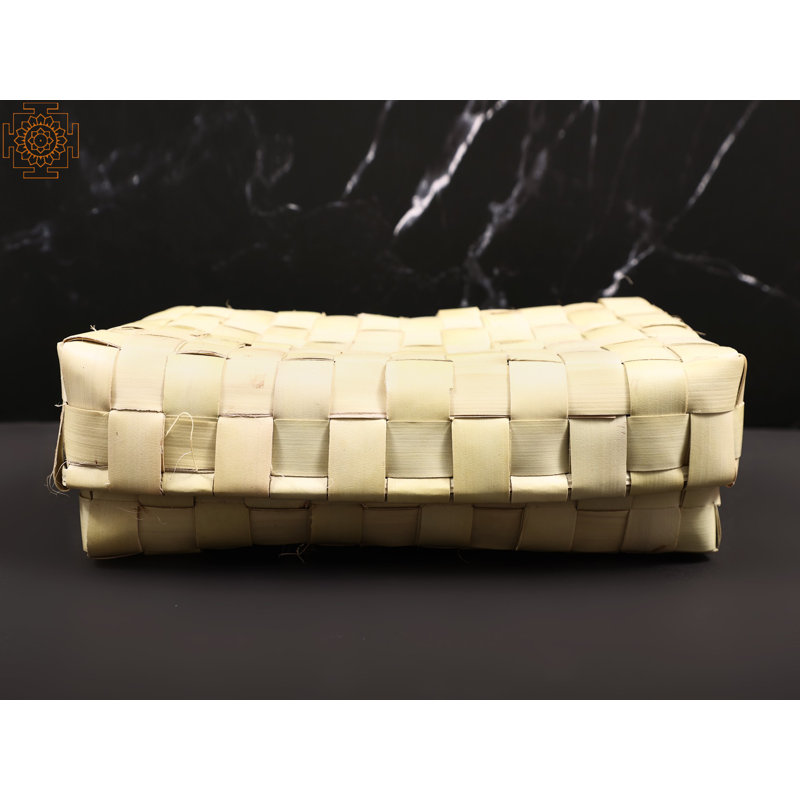 Delit Figurines & Sculptures