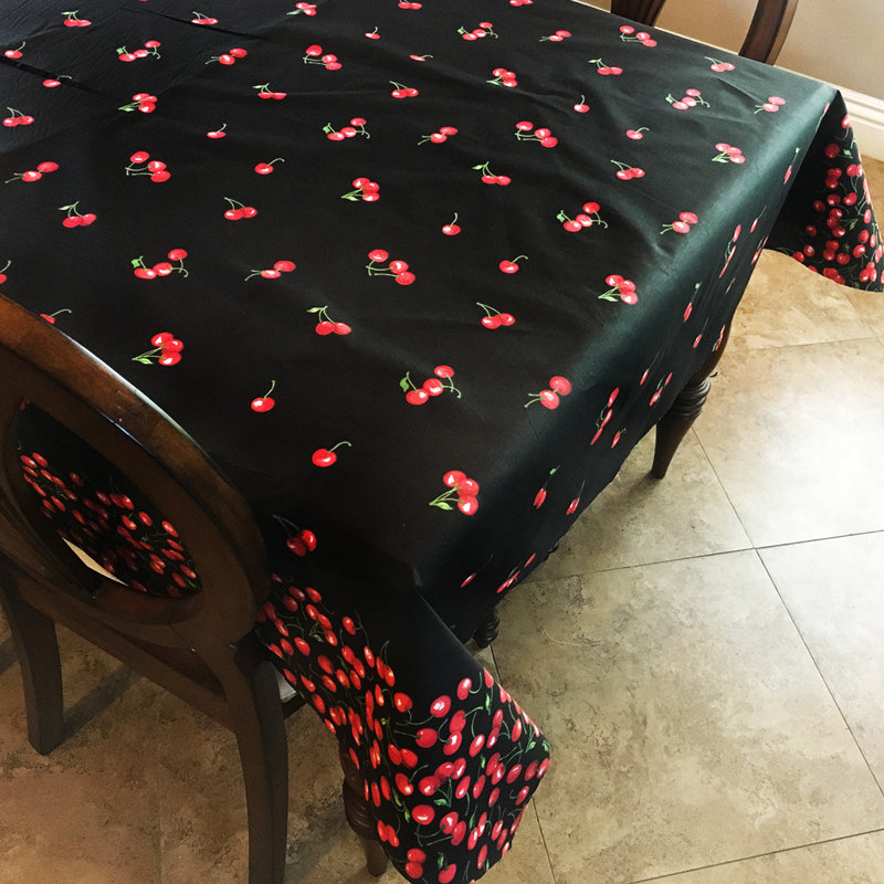 Nappes cerises, 96 po x 58 po