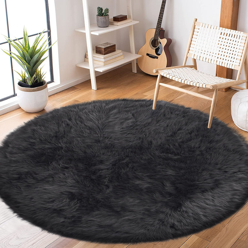 Tapis gris foncé à poil long Macie-Rae, Rond 6 pi