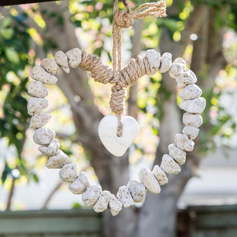 Feather Rock Heart 18 po