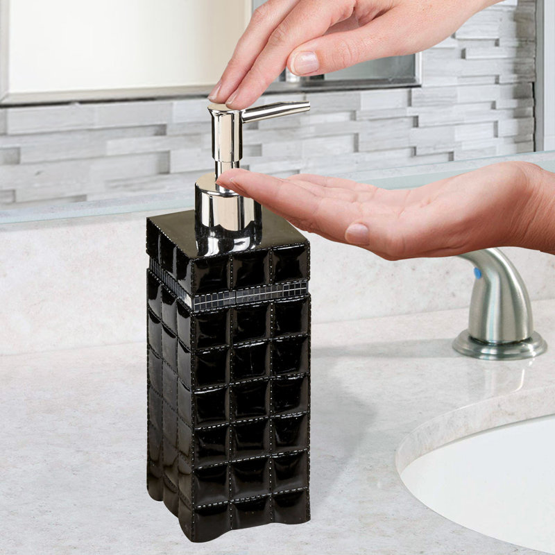 Giraffe Bathroom Accessory, Black