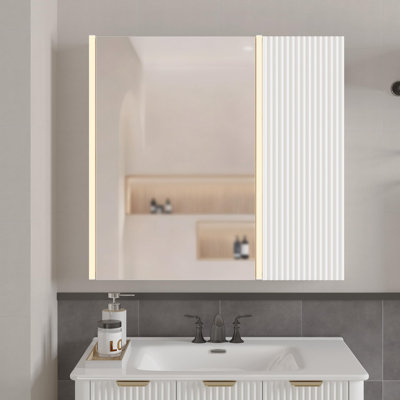 Armoire à pharmacie murale avec miroir et salle de bain