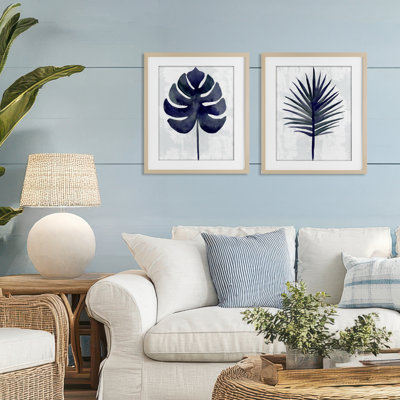 Ensemble de 2 impressions encadrées sous-verre bleu marine Monstera et palmier bleu marine, design par Christie Adams