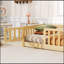 Lit plateforme au sol avec garde-corps et porte-805319143-811018462