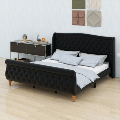 Base de lit plateforme avec tête de lit à oreilles capitonnée et pied de lit-bateau pour une chambre principale intemporelle